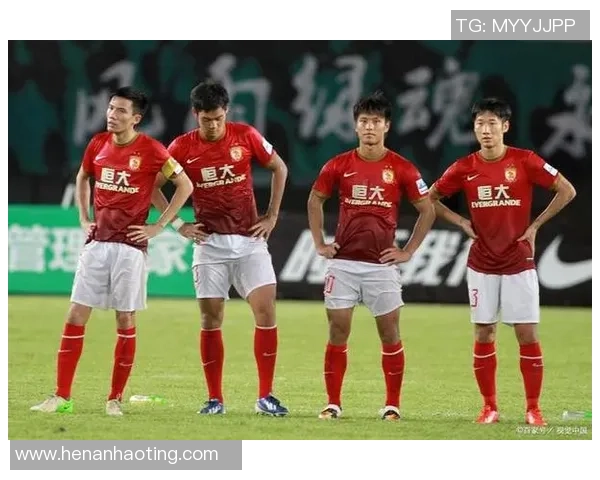 重庆足球队状态引发热议球迷对未来表现充满期待与担忧 重庆足球队状态引发热议球迷对未来表现充满期待与担忧